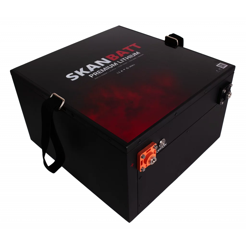 SKANBATT Premium Lithium - 12V 700Ah 250A BMS - 380x360x220mm - Bluetooth - Heat - 8 Års garanti - "Under sätet" modell